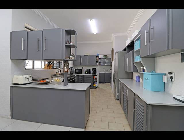 4 BEDROOM FREEHOLD FOR SALE IN SYDENHAM